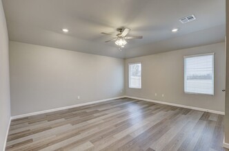 4205 Sara Pk Dr in Mustang, OK - Building Photo - Building Photo
