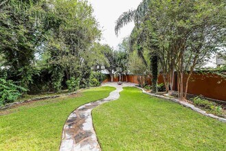 503 W Avon Ct in Laredo, TX - Building Photo - Building Photo