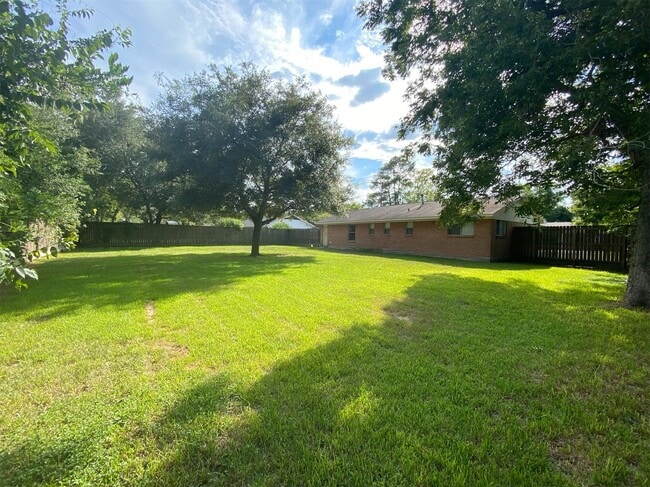 724 Gubert Ln in Alvin, TX - Building Photo - Building Photo