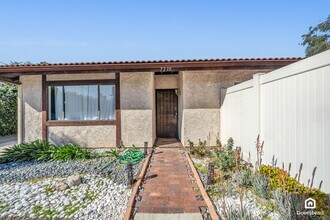 7239 Balboa Blvd in Van Nuys, CA - Building Photo - Building Photo