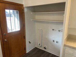 10427 S Van Ness Ave in Inglewood, CA - Building Photo - Building Photo