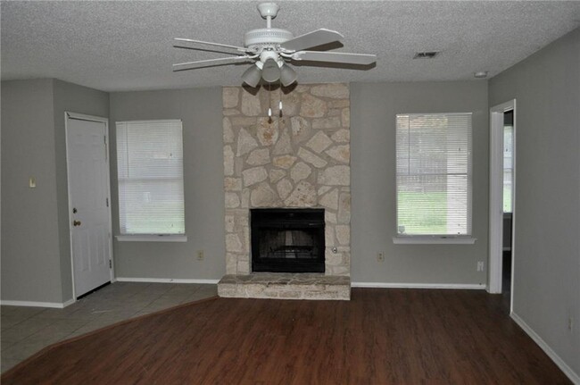 8904 Curlew Dr in Austin, TX - Building Photo - Building Photo