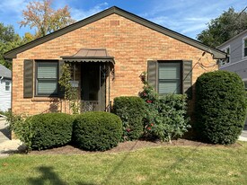 953 Burton Ave in Highland Park, IL - Building Photo