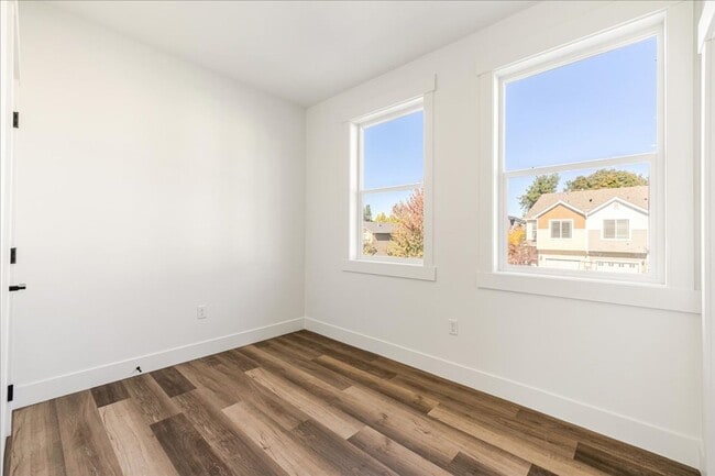 5852 SE 18th St in Gresham, OR - Building Photo - Building Photo