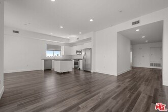 1215 S Bedford St in Los Angeles, CA - Building Photo - Building Photo