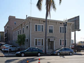 Hamilton Apartments in San Diego, CA - Building Photo - Building Photo