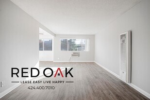 12737 Moorpark St, Unit 12 in Los Angeles, CA - Building Photo