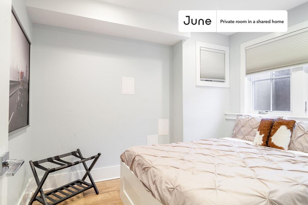 Private bedroom in 5 bed/3 bath Home in Washington, DC - Building Photo