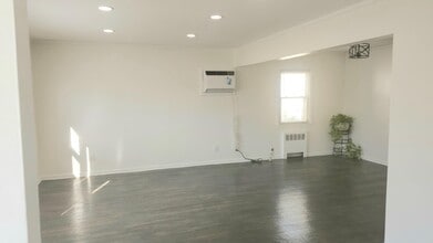 94 Pennsylvania Ave in Hempstead, NY - Building Photo - Building Photo