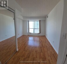 23 Lorraine Dr in Toronto, ON - Building Photo - Building Photo