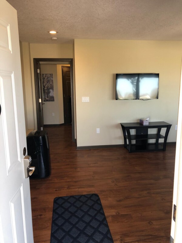 808 6th Ave W-Unit -3 in Grinnell, IA - Building Photo - Building Photo