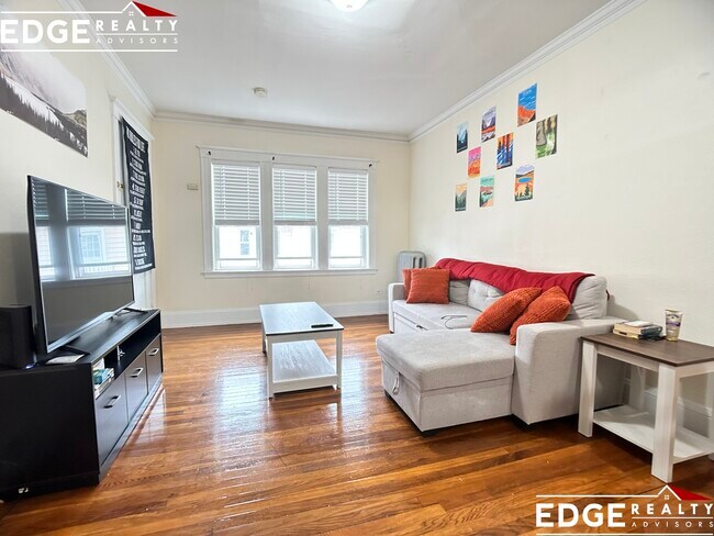 231 Foster St, Unit 3 in Boston, MA - Building Photo - Building Photo