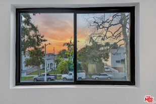950 Havenhurst Dr in West Hollywood, CA - Building Photo