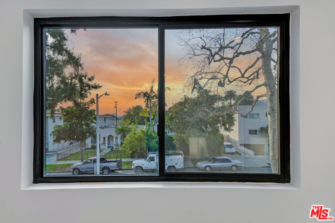 950 Havenhurst Dr in West Hollywood, CA - Building Photo