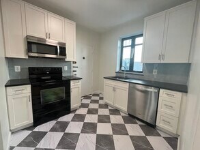 569 Washington St, Unit 1 in Brookline, MA - Building Photo - Building Photo