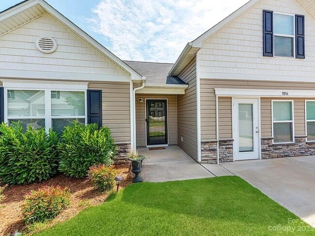 1016 Amberlight Circle in Salisbury, NC - Building Photo - Building Photo