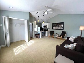 14541 Cotswolds Dr in Tampa, FL - Foto de edificio - Building Photo