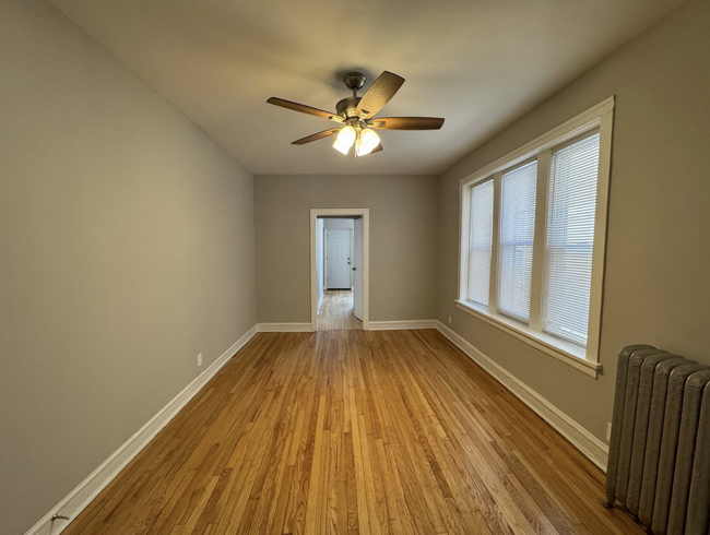 1507 W Schreiber Ave, Unit 2 in Chicago, IL - Building Photo - Building Photo