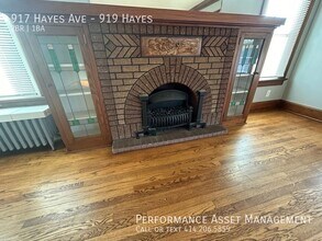 917 Hayes Avenue-Unit -919 Hayes in Racine, WI - Building Photo - Building Photo