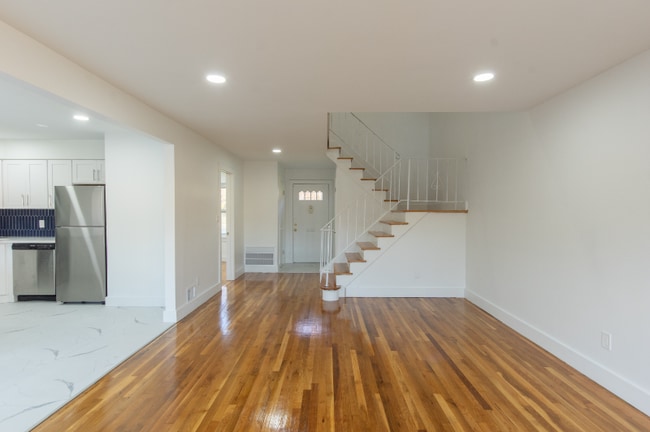 505 Adams Ln in North Brunswick, NJ - Building Photo - Building Photo