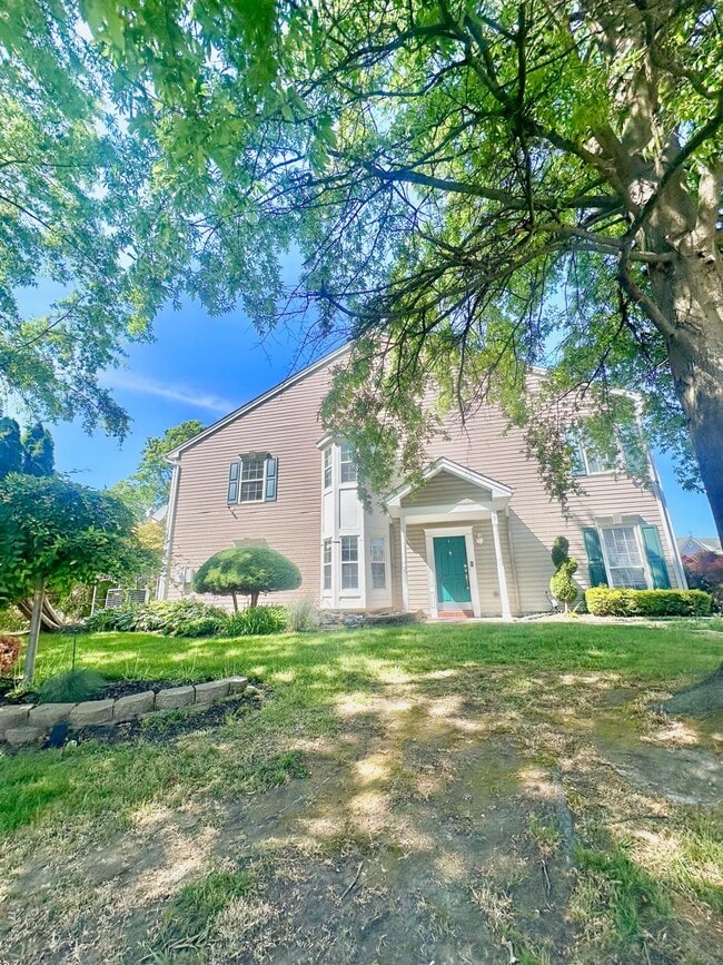 property at 9 Sawgrass Ct