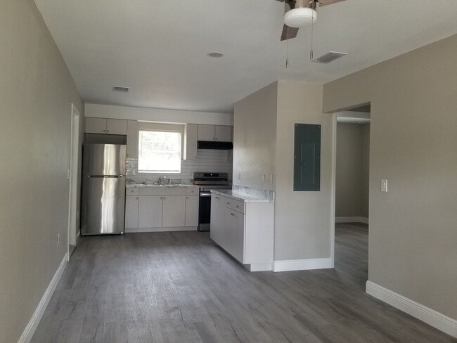 2642-2648 Michigan Ave in Ft. Myers, FL - Foto de edificio - Building Photo