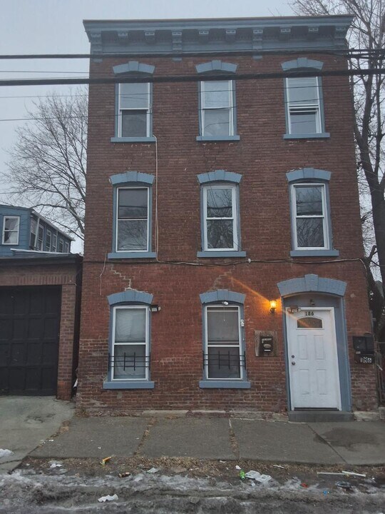 186 S William St, Unit 2 in Newburgh, NY - Building Photo