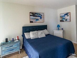 706 Executive Center Dr in West Palm Beach, FL - Building Photo - Building Photo