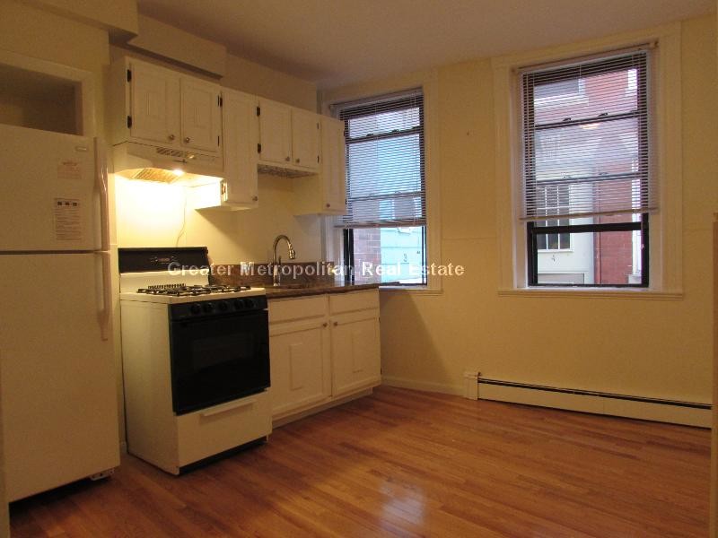 2 Holden Ct-Unit -1R in Boston, MA - Building Photo