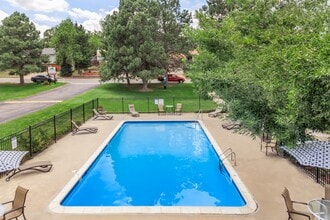 Green Mountain Apartments in Lakewood, CO - Foto de edificio - Building Photo