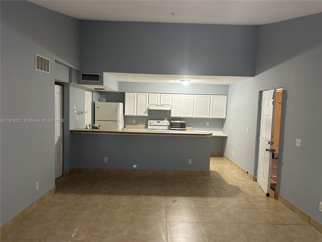 9907 Westwood Dr in Tamarac, FL - Building Photo - Building Photo