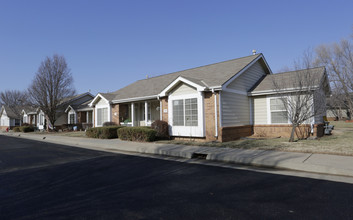 Brookside Cottages in Augusta, KS - Foto de edificio - Building Photo