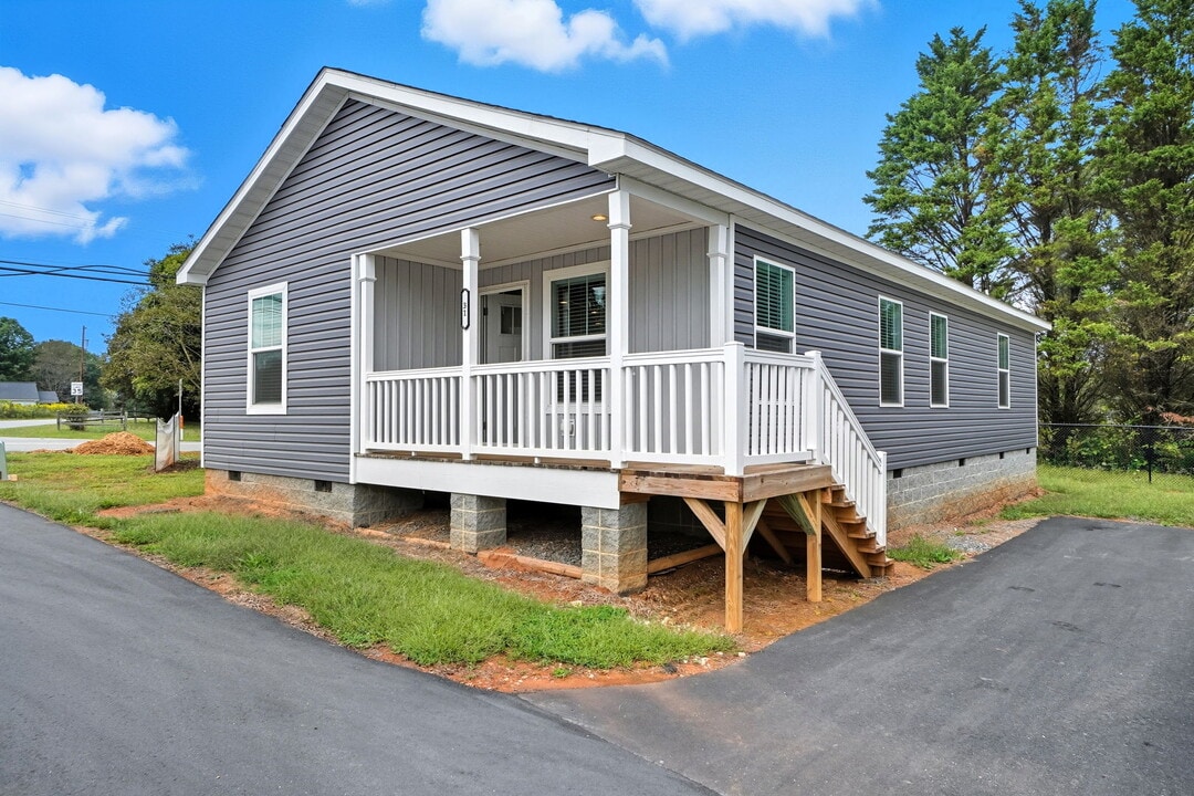 Tapestry Rentals in Hickory, NC - Building Photo