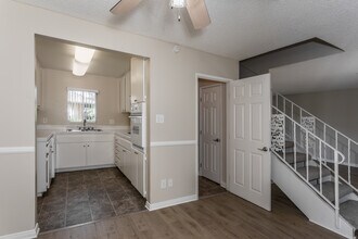 Mango Tree in Santa Ana, CA - Building Photo - Interior Photo