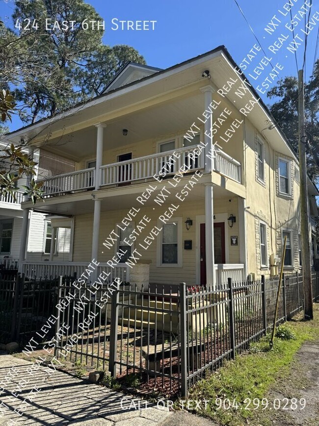 property at 424 E 6th St