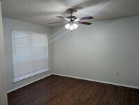 2111 Laura Ln photo'