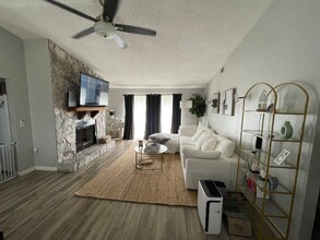 737 Stillview Cir in Brandon, FL - Building Photo - Building Photo