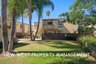 5402 Balboa Arms Dr in San Diego, CA - Building Photo - Building Photo