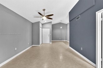 2850 N Oakland Forest Dr in Oakland Park, FL - Foto de edificio - Building Photo