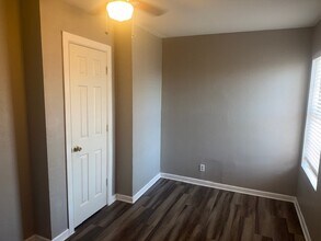 2023 Texas Ave, Unit Texas Duplex in San Antonio, TX - Building Photo - Building Photo