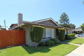 7542 Volga Dr in Huntington Beach, CA - Building Photo - Building Photo