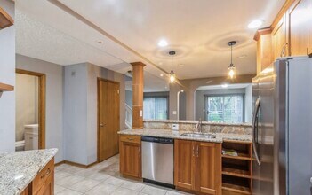 750 W Happfield Dr in Arlington Heights, IL - Building Photo - Building Photo