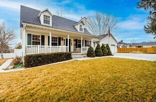 472 E Center St, Unit PG Apartment in Pleasant Grove, UT - Building Photo