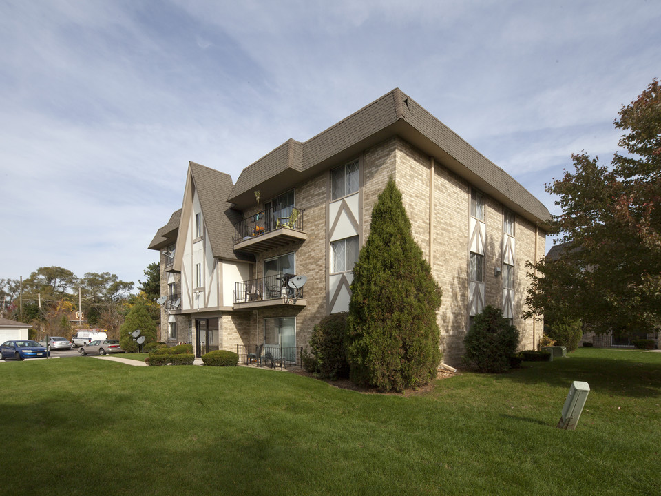 10735 Green Meadows Dr in Mokena, IL - Foto de edificio