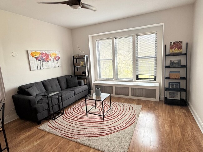 5300 S Shore Dr, Unit 38 in Chicago, IL - Foto de edificio - Building Photo