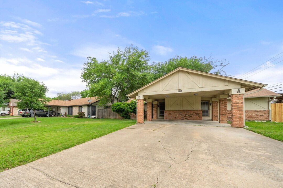 100 Meteor Dr in Austin, TX - Building Photo