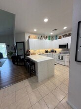 4291 Avian Avenue in Ft. Myers, FL - Foto de edificio - Building Photo