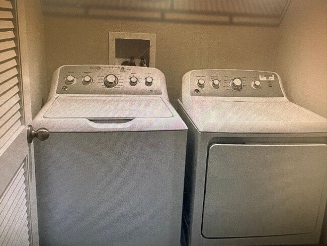 901 Wilson St in Waterman, IL - Foto de edificio - Building Photo