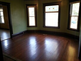 1824 NE Taylor St, Unit Lower Unit in Minneapolis, MN - Building Photo