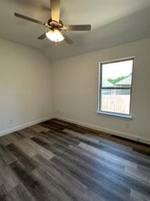 418 S 2nd St in Krum, TX - Building Photo - Building Photo